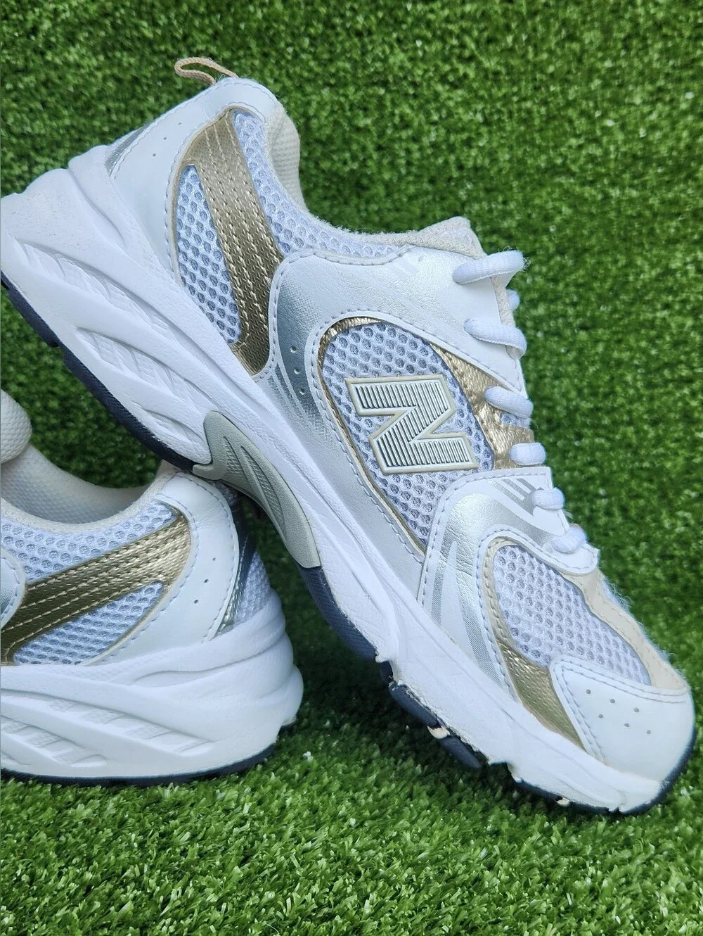 New Balance 530 Big Boys Running White Metallic Gold Comfy Youth Size 5 Sneakers